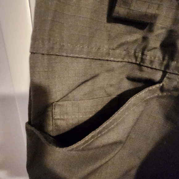 5.11 Tactical Style shorts - Picture 5 of 5